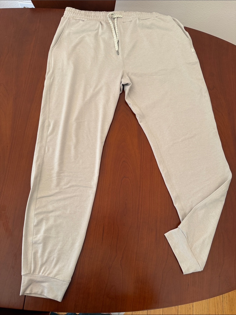 Vuori Light Beige Sweatpant Detail Tag